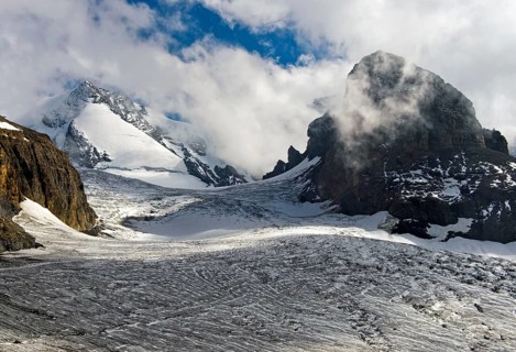 The cloud-capped Wyssi Frau peak above the Blüemlisalp glacier, Kandersteg, Bernese Oberland,