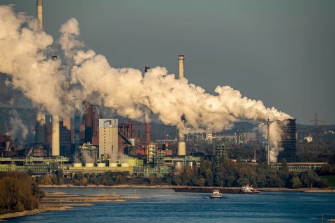 Rhine near Duisburg Bruckhausen, Thyssenkrupp Steel steelworks, blast furnaces, sintering plant,