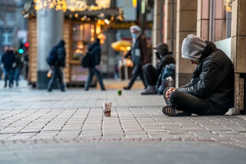 First day of the Christmas lockdown in the Corona crisis, homeless people at Neumarkt, closed