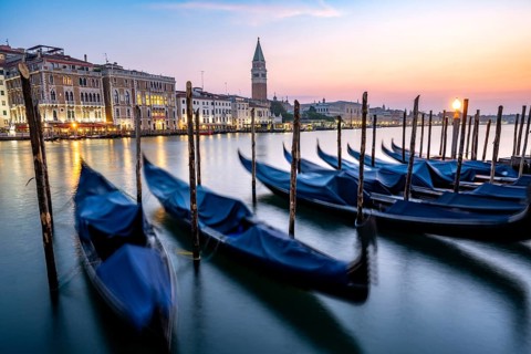 Venetian gondolas, boat dock at the customs office on the Grand Canal, Gondola Traghetto Dogana,
