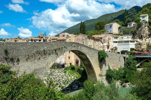 Nyons located in the Baronnies. The old bridge crossing the l'eygues river, Alpes de Haute Provence