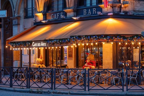Cafe des Arts on the Quai de Louvre, Louvre, Paris, Ile de France, France, Paris, Ile de France,