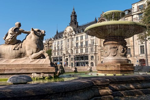 Wittelsbach Fountain, monumental Wittelsbach Fountain by Adolf von Hildebrand, sculpture of an