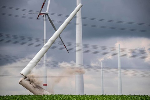 Demolition of the tower of a 20 year old wind turbine, in the Werl wind farm, 5 old Enercon E-66