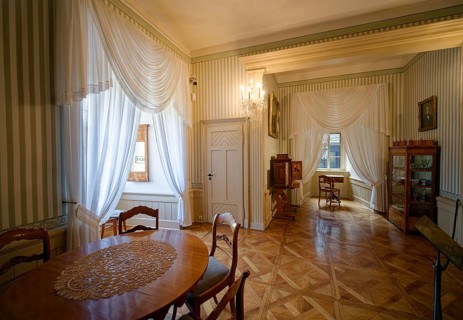 Biedermeier room, museum, interior view, Kriebstein Castle, hilltop castle or Spornburg from the