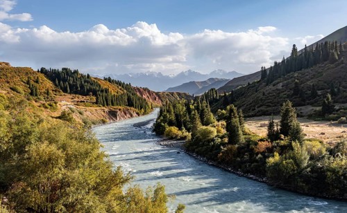 Naryn River and mountain panorama in autumn, at the confluence of the Kichi-Naryn and Chong-Naryn,