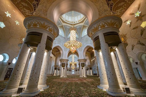 Prayer hall with chandelier in the Sheikh Zayed Mosque, Sheikh Zayed Mosque, Abu Dhabi, United Arab