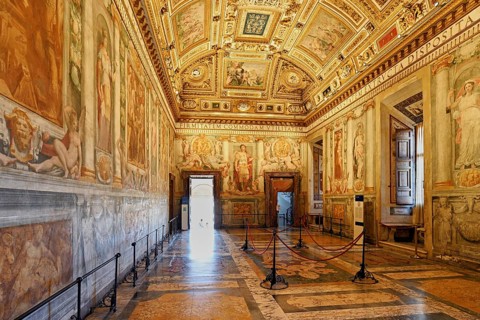 Ceiling painting and golden wall decorations in the Sala Paolina, Pope's chamber, Castel Sant