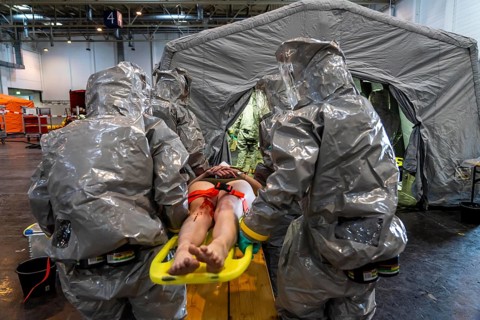 Decontamination of injured persons after an assumed accident involving hazardous substances, fire