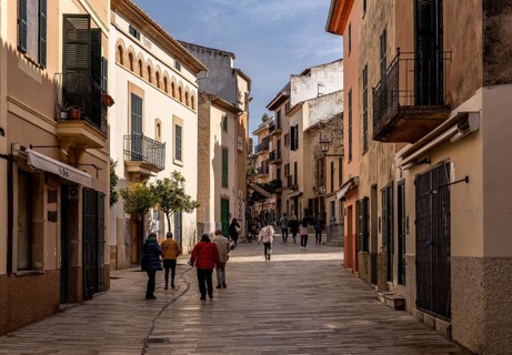 Small alleyways in the historic old town of Alcudia, Majorca, Spain, Europe