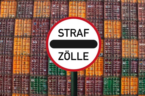 Modified customs sign with the symbolic inscription STRAFZÖLLE in front of shipping containers in a