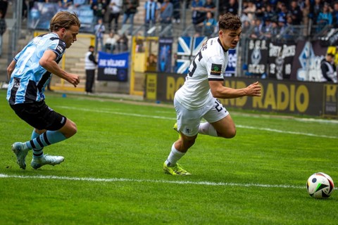 Football 3rd division, season 2024/25, matchday 33: Waldhof Mannheim vs. 1860 Munich***On the ball: