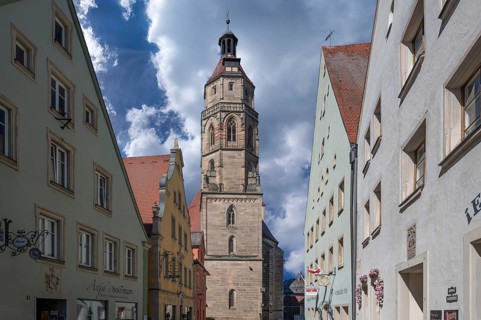 Town houses and the tower of the Gothic St Andrew's Church, Weißenburg, Middle Franconia, Bavaria,