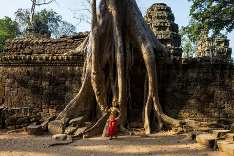 Young woman dressed as a temple dancer, Apsara, Ta Prohm, Angkor Wat, Angkor, UNESCO World Heritage