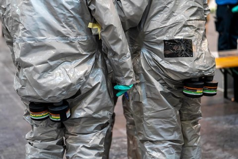 Decontamination of injured persons after an assumed accident involving hazardous substances, fire