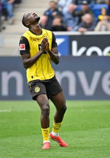 Serhou Guirassy Borussia Dortmund BVB (09) disappointed Gesture gesture after missed penalty