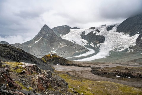 Mountain hut Cabane des Dix, mountain landscape, behind glacier Glacier de Cheilon, Valais, Western