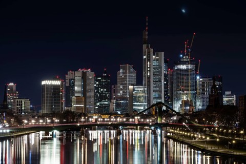30 hrs and 21:30 hrs, only in greatly reduced form., Deutschherrnbrücke, Frankfurt am Main, Hesse,