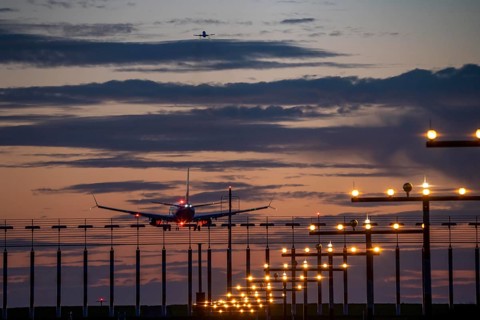 Approach to Düsseldorf International Airport, southern runway, 05R/23L, lighting, North
