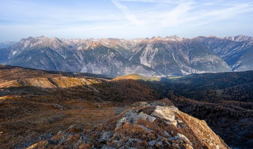 View from the ridge of the Venet to the mountain panorama of the Parzinn Group of the Lechtal Alps,