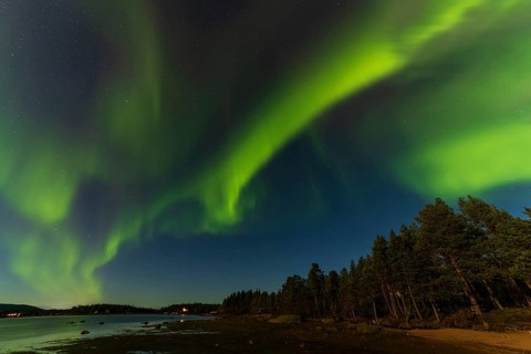 Northern lights, (Aurora borealis) at a lake near Kiruna, September 2024, Lapland, Sweden, Europe