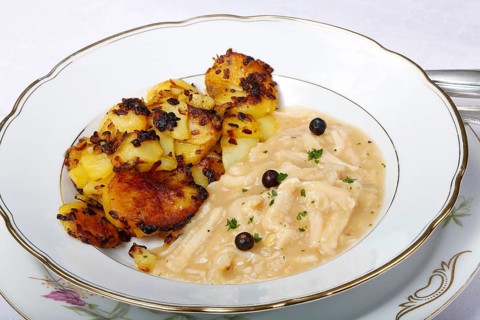 Swabian cuisine, sour tripe with roast potatoes, fried potato wheels, meat dish, offal, savoury,