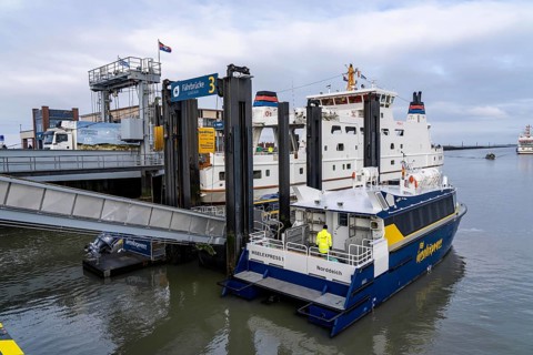 Fast ferry from Norddeich to the islands of Juist and Norderney, island express operated by