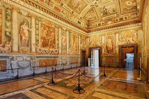 Ceiling painting and golden wall decorations in the Sala Paolina, Pope's chamber, Castel Sant