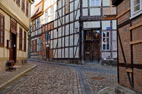 Half-timbered houses in the Finkenherd alley with cobblestones, Old Town of the World Heritage town