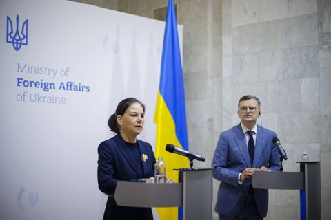 Annalena Bärbock (Alliance 90/The Greens), Federal Foreign Minister, and Dmytro Kuleba, Foreign