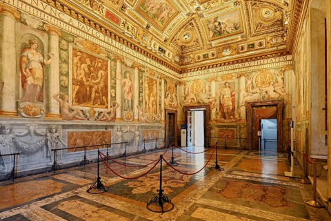 Ceiling painting and golden wall decorations in the Sala Paolina, Pope's chamber, Castel Sant