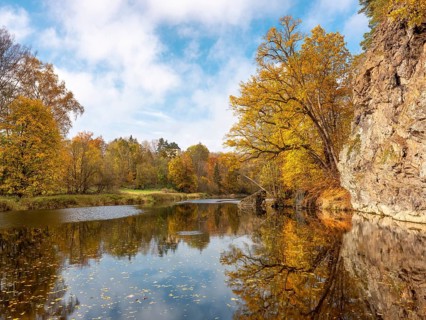 Steep rock at the river Saale in the Saale valley near Hirschberg in autumn, Hirschberg, Thuringia,