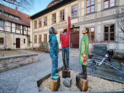 Artwork entitled Himmelsgucker by Sylvia Itzen in front of the Harz Museum in Werningerode,