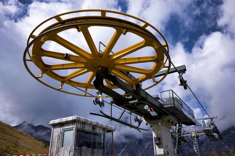 T-bar lift, Schlick 2000, Fulpmes, Stubai Valley, Tyrol, Austria, Europe