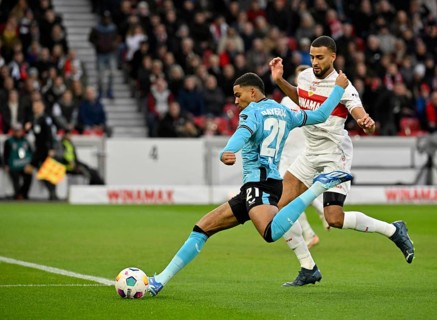 Amine Adli Bayer 04 Leverkusen (21) against Josha Vagnoman VfB Stuttgart (04) MHPArena, MHP Arena