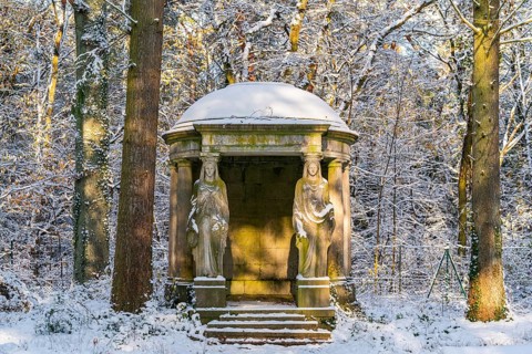 Grave mausoleum with sculptures of woman in the snow, Südwest-Kirchhof, historic cemetery in