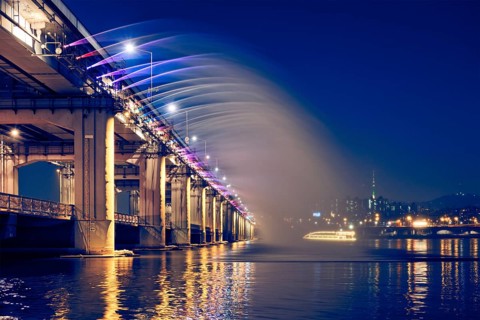 SEOUL, SOUTH KOREA, APRIL 7, 2017: Banpo Bridge Rainbow Fountain tourist landmark on Han river