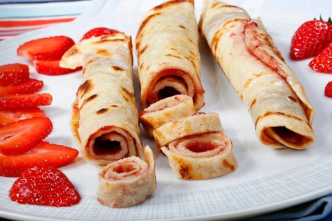 Swabian cuisine, filled pancakes, Flädle with strawberry jam, Gsälz, fresh strawberries, sweet,