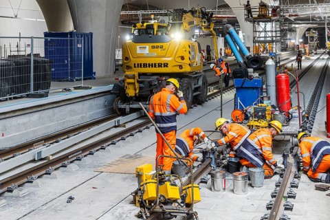 The last rails are being welded at the new main station. All the rails are now in place between