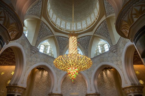 Prayer hall with chandelier in the Sheikh Zayed Mosque, Sheikh Zayed Mosque, Abu Dhabi, United Arab