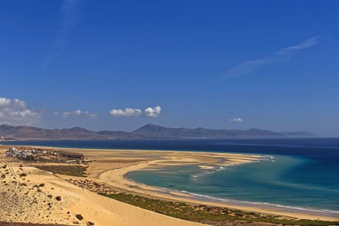Playa Risco del Paso, Playa de Sotavento with lagoon and mountain views, Pajara, Fuerteventura,