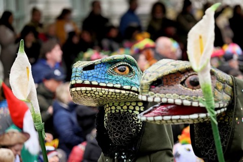 Person masked as a lizard at the carnival parade of the Wey guild on Rose Monday, Güdismäntig,