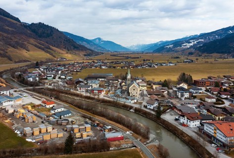 Drone image, residential buildings, view of village with parish church, Niedernsill, Salzach,