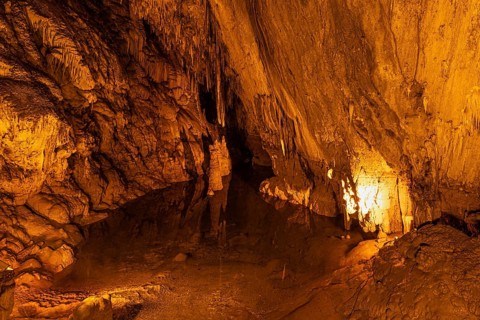 The cave is located about 11 kilometres from Alanya on the western slope of Cebeli Reis Mountain,