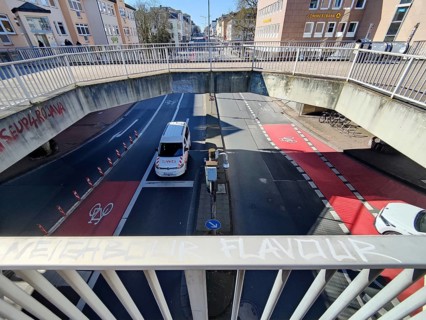 Elefantenklo, E-Klo for short, nickname of the pedestrian overpass with a view of the road