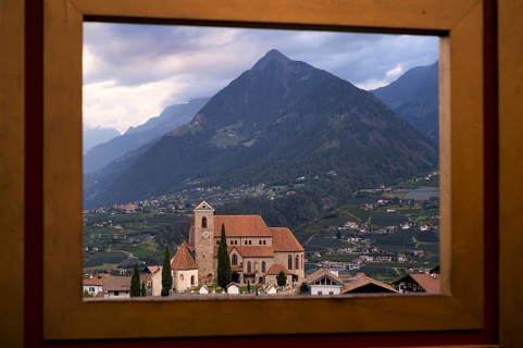 Photopoint, New Parish Church Maria Himmelfahrt, picture frame, framed, behind Mutstpitze, Schenna,