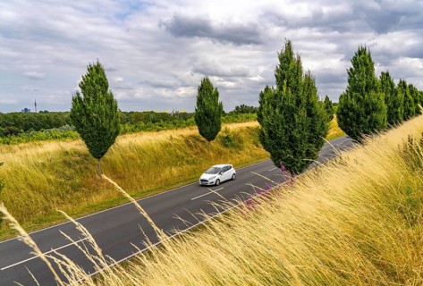 Dorstfelder Allee in Dortmund, completely new road built in 2013, former farmland, in the Dorstfeld