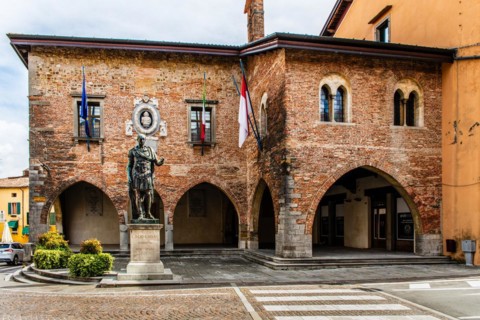 Town Hall with statue of the city founder Julius Caesar, Cividale del Friuli, city with historical