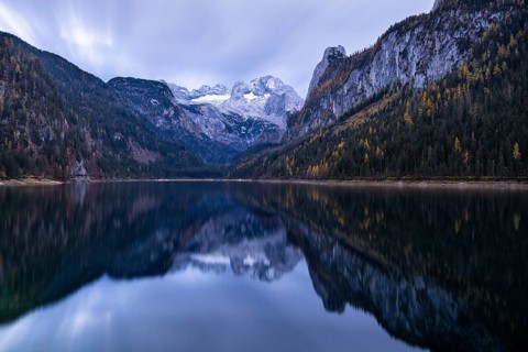 The Vordere Gosausee lake in autumn with a view of the Dachstein mountain range. The Gosaukamm on