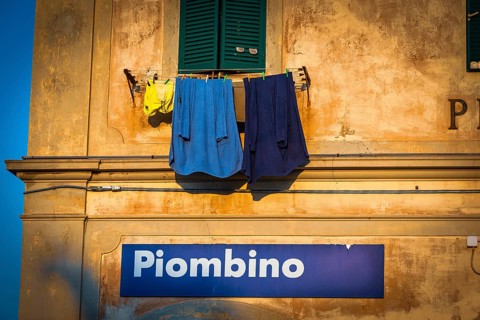 Laundry to dry, dilapidated, clothesline, washing, house wall, Piombino, Italy, Europe